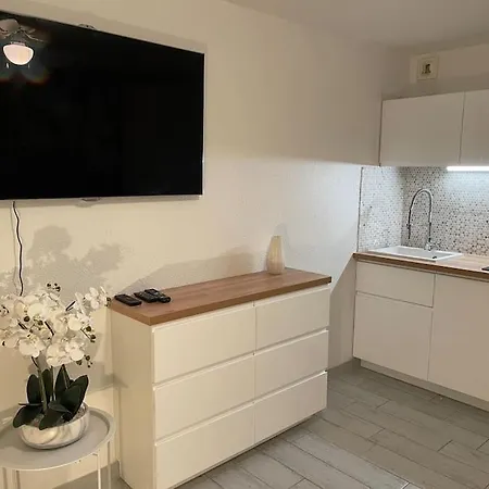 Apartment Sur La Plage, Piscine, Wifi, Tv, Netflix Frontignan