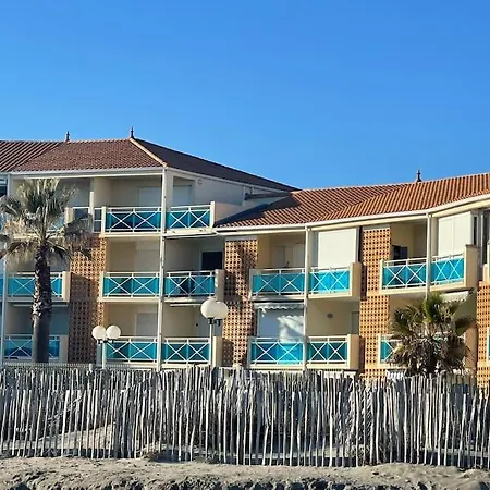 Sur La Plage, Piscine, Wifi, Tv, Netflix Apartment