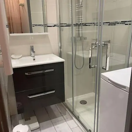 Apartamento Sur La Plage, Piscine, Wifi, Tv, Netflix *