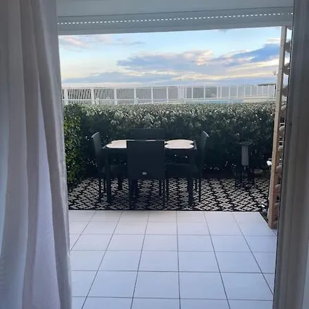 Sur La Plage, Piscine, Wifi, Tv, Netflix Apartment Frontignan