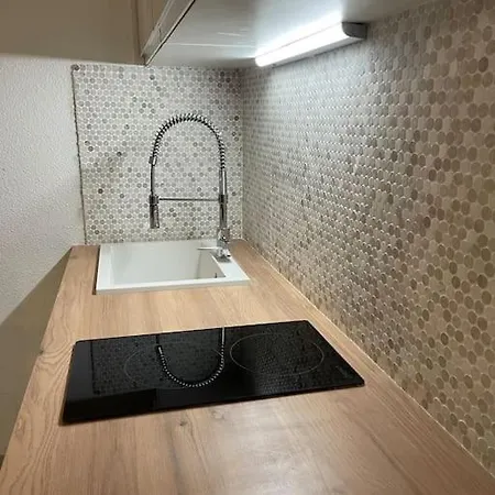 Sur La Plage, Piscine, Wifi, Tv, Netflix Apartment